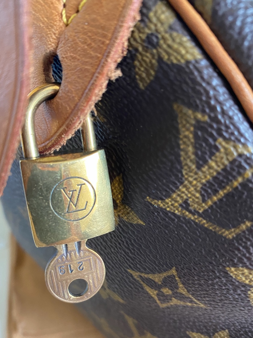 Louis Vuitton Spèedy 30 Monogram Satchel - Picture 10 of 16